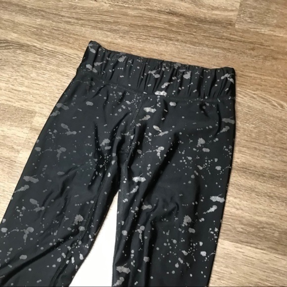 Terez Black Splatter Women’s Small Crop Leggings - Picture 2 of 4